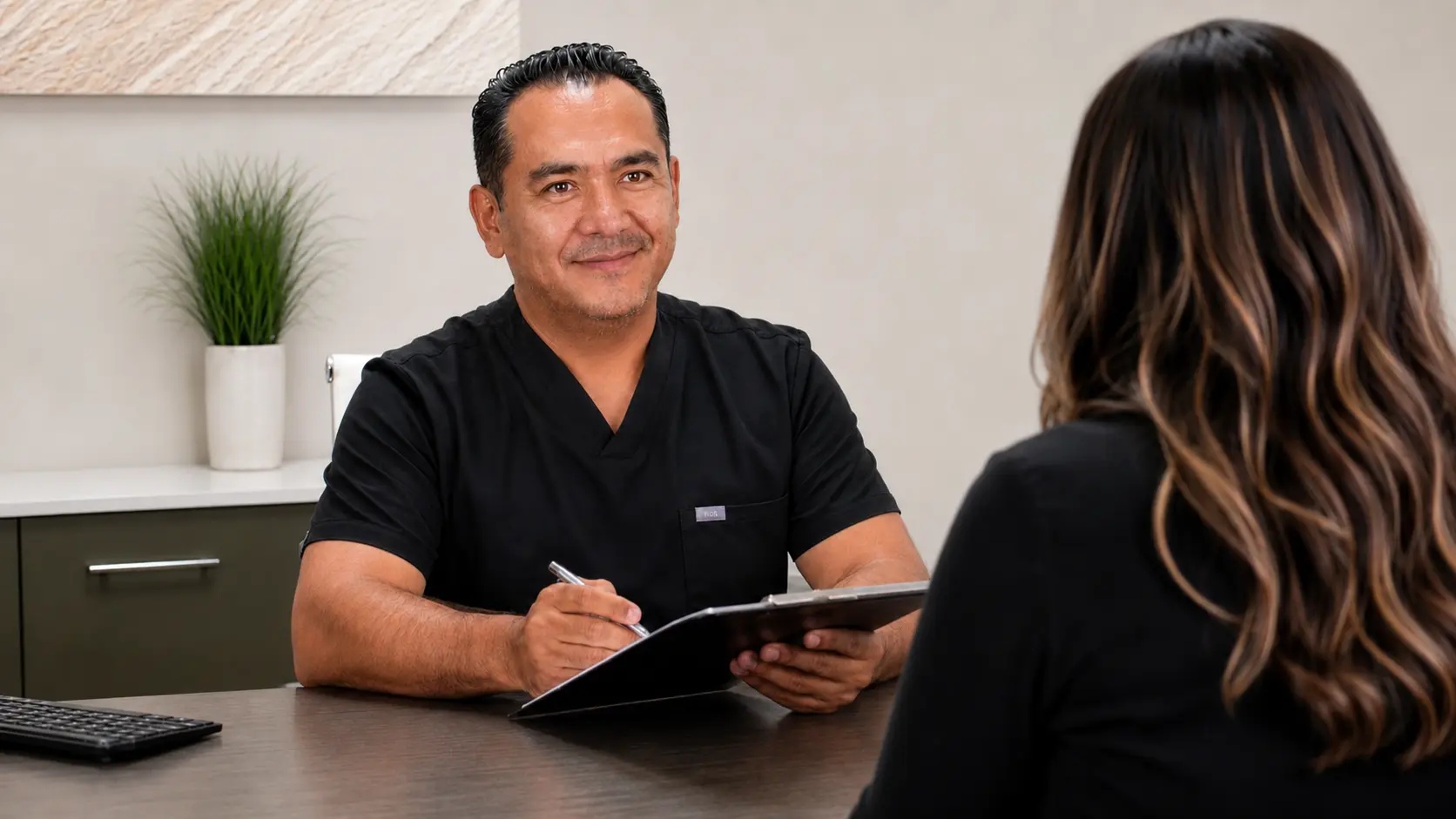 Dr. Jesus Grimaldi in surgical consultation in Tijuana